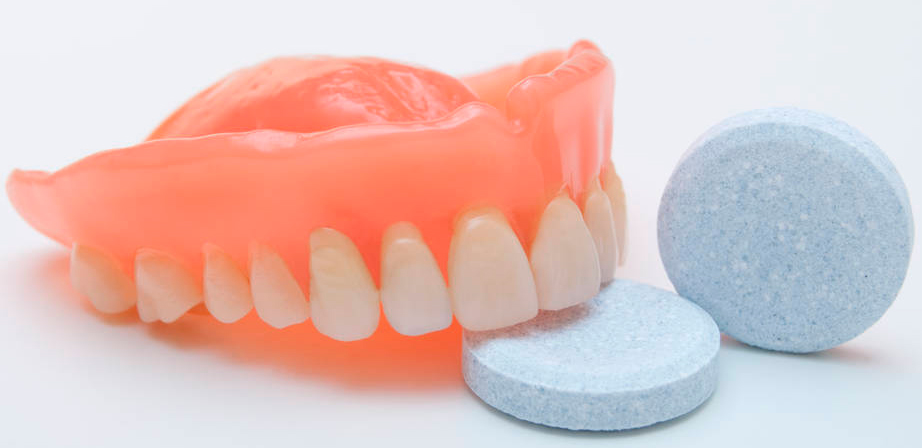 Ощищающие таблетки для зубных протезов на присосках